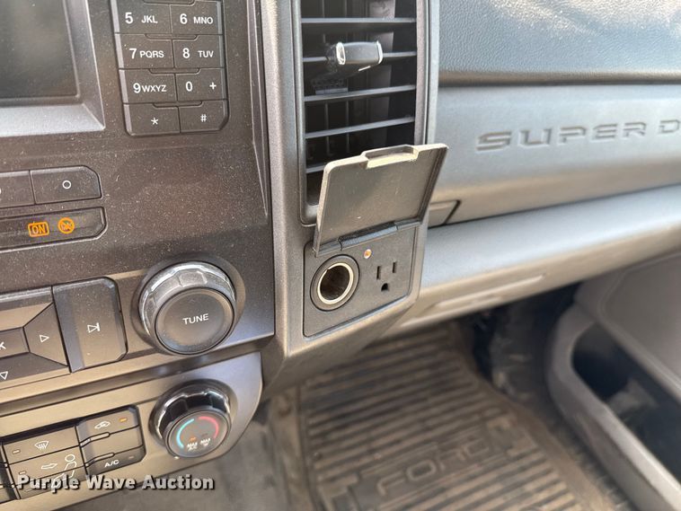 image for item DU9335 2019 Ford F550 bucket truck