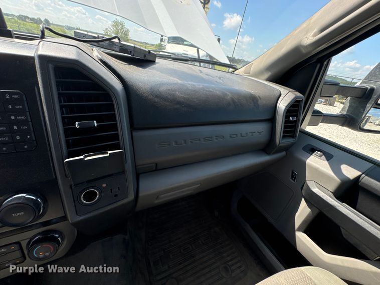 image for item DU9335 2019 Ford F550 bucket truck