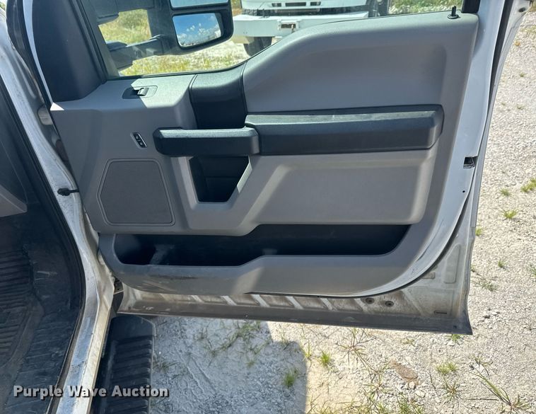 image for item DU9335 2019 Ford F550 bucket truck