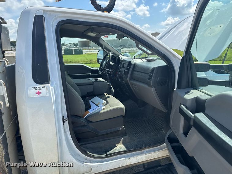 image for item DU9335 2019 Ford F550 bucket truck