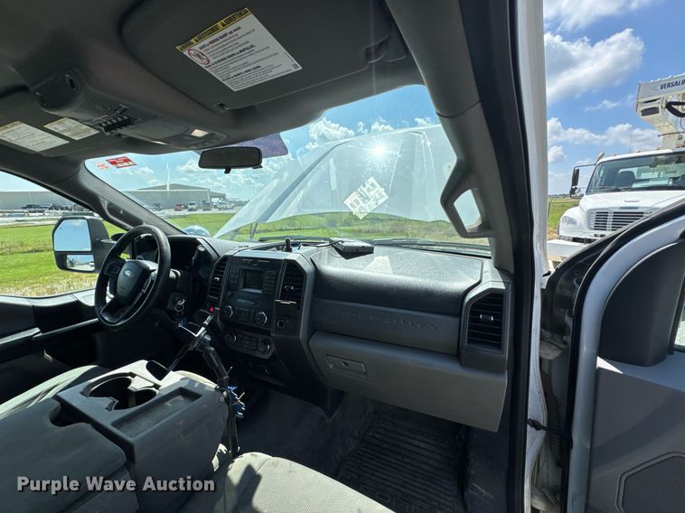 image for item DU9335 2019 Ford F550 bucket truck