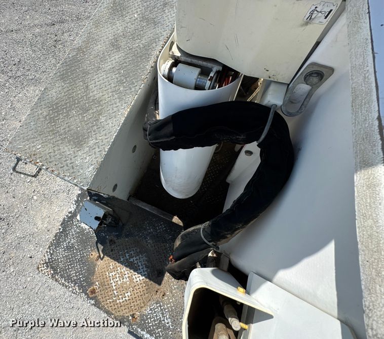 image for item DU9336 2014 Freightliner Business Class M2 bucket truck