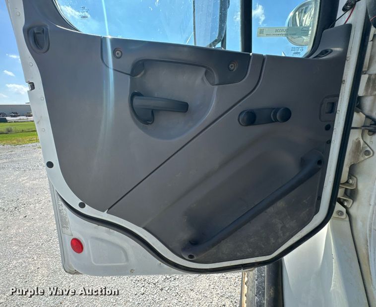 image for item DU9336 2014 Freightliner Business Class M2 bucket truck