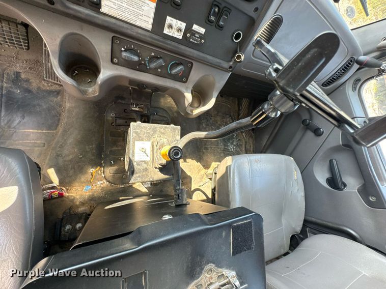 image for item DU9336 2014 Freightliner Business Class M2 bucket truck