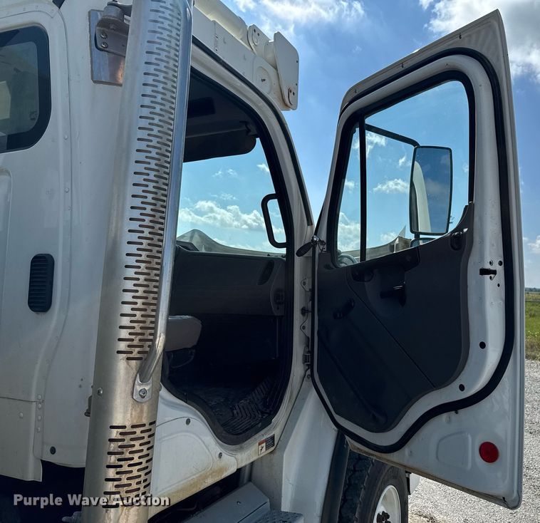 image for item DU9336 2014 Freightliner Business Class M2 bucket truck