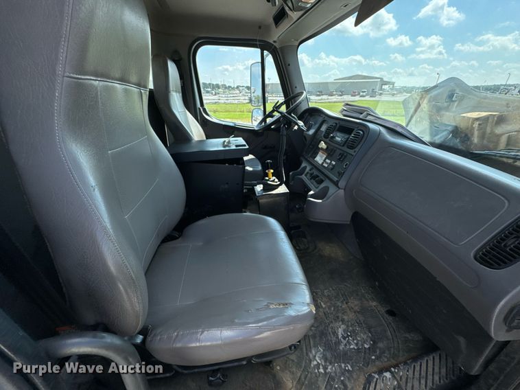 image for item DU9336 2014 Freightliner Business Class M2 bucket truck