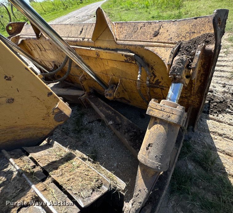 image for item DU9342 1986 Caterpillar D6H Series II dozer