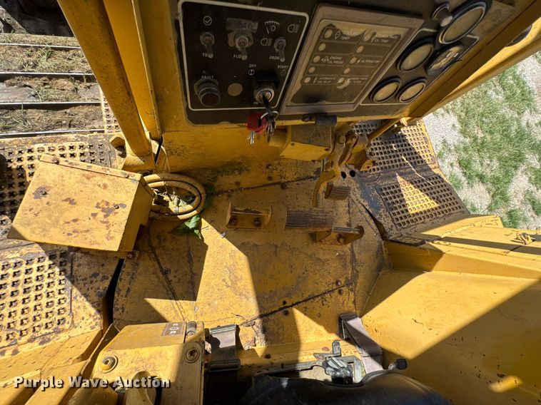 image for item DU9342 1986 Caterpillar D6H Series II dozer