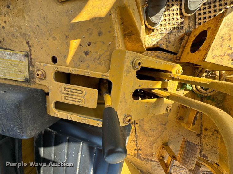 image for item DU9342 1986 Caterpillar D6H Series II dozer