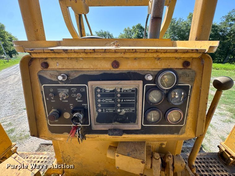 image for item DU9342 1986 Caterpillar D6H Series II dozer