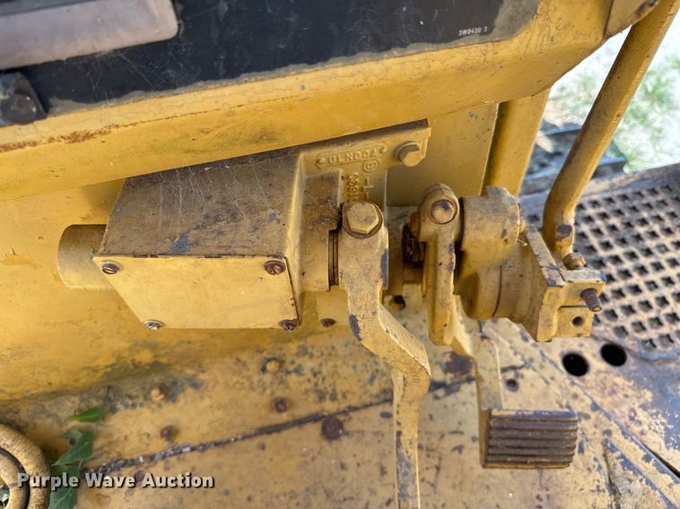 image for item DU9342 1986 Caterpillar D6H Series II dozer