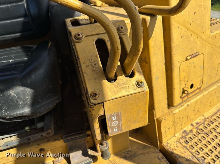 image for item DU9342 1986 Caterpillar D6H Series II dozer