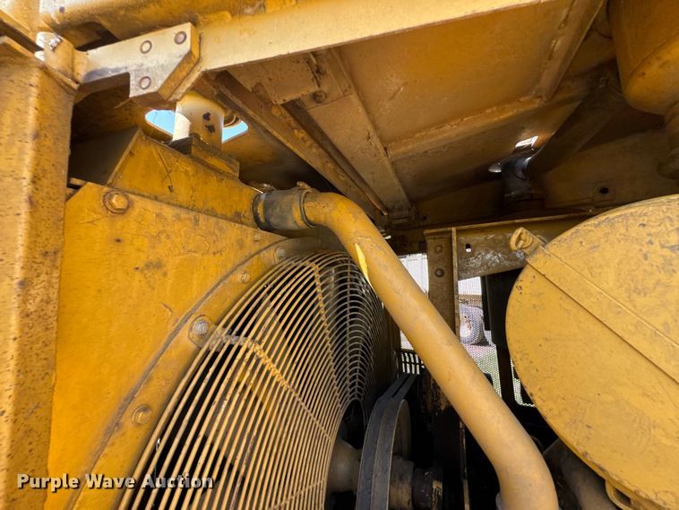 image for item DU9342 1986 Caterpillar D6H Series II dozer