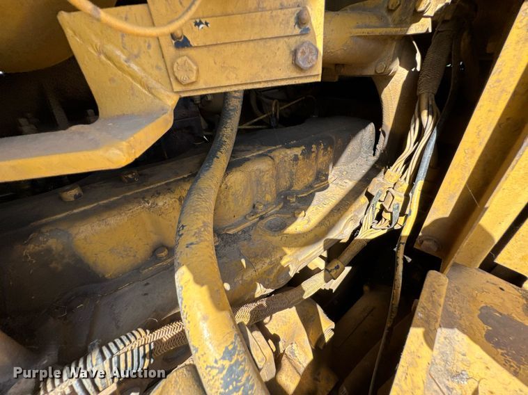 image for item DU9342 1986 Caterpillar D6H Series II dozer