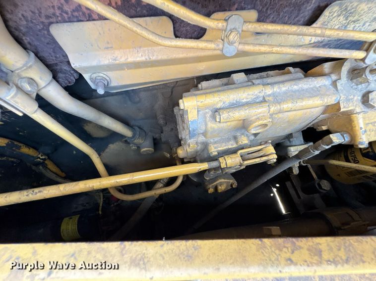 image for item DU9342 1986 Caterpillar D6H Series II dozer