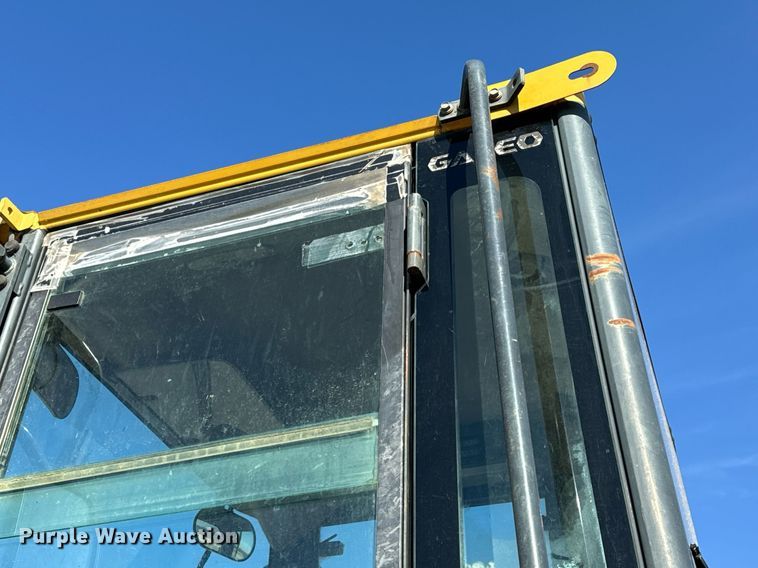 image for item DV1766 2004 Komatsu WA250-5 wheel loader