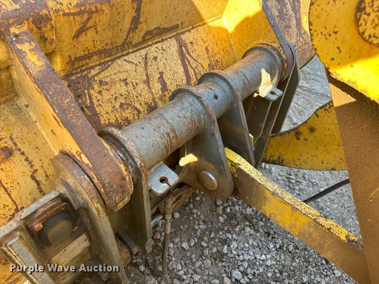 image for item DV1766 2004 Komatsu WA250-5 wheel loader