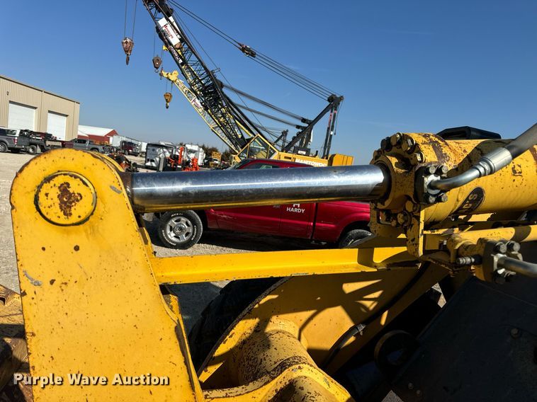 image for item DV1766 2004 Komatsu WA250-5 wheel loader