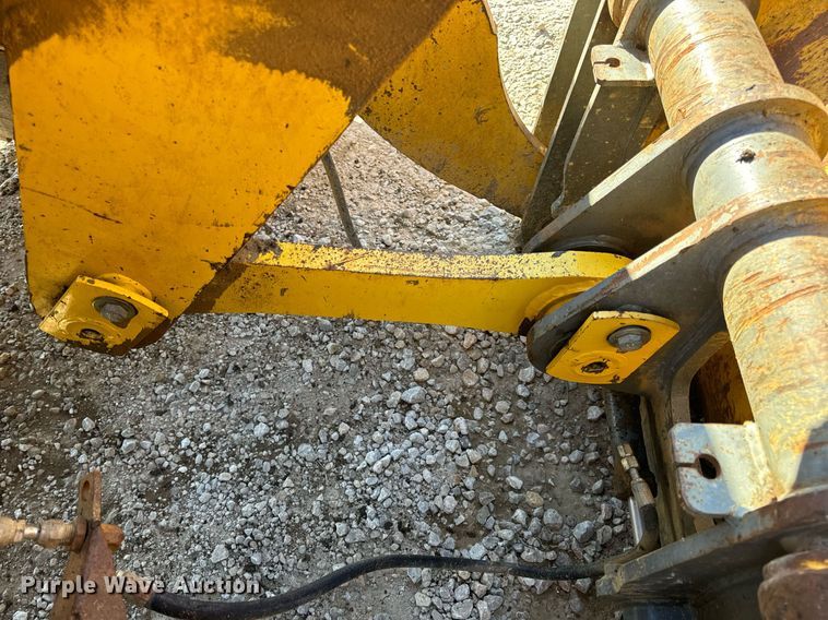 image for item DV1766 2004 Komatsu WA250-5 wheel loader