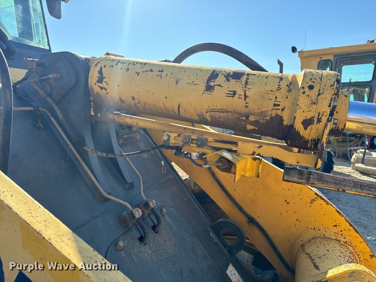 image for item DV1766 2004 Komatsu WA250-5 wheel loader