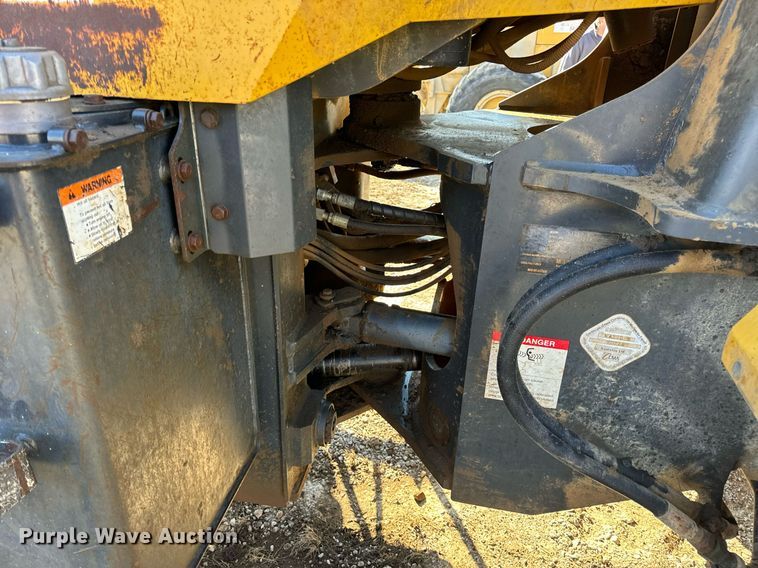 image for item DV1766 2004 Komatsu WA250-5 wheel loader