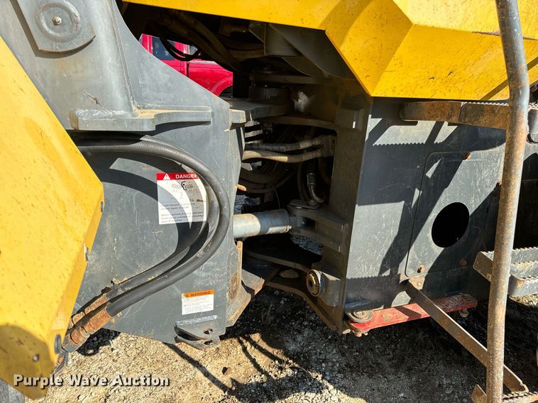 image for item DV1766 2004 Komatsu WA250-5 wheel loader