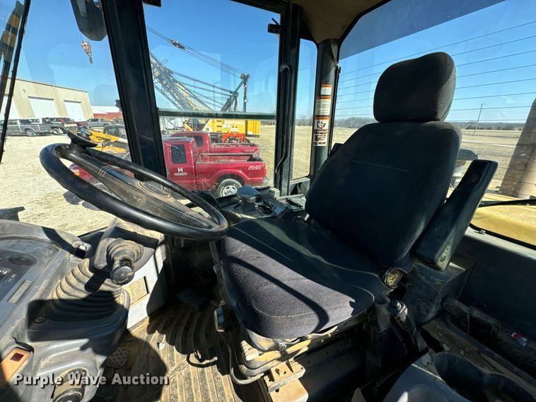 image for item DV1766 2004 Komatsu WA250-5 wheel loader