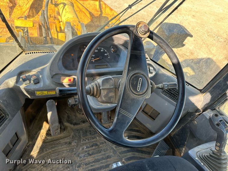 image for item DV1766 2004 Komatsu WA250-5 wheel loader