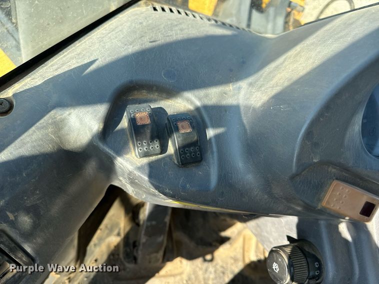 image for item DV1766 2004 Komatsu WA250-5 wheel loader