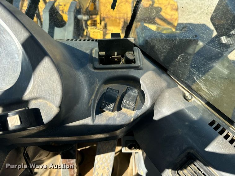 image for item DV1766 2004 Komatsu WA250-5 wheel loader