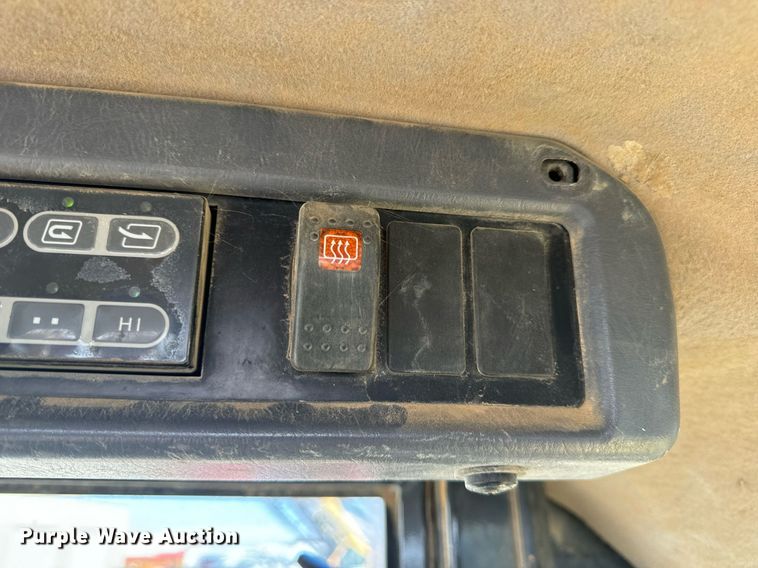 image for item DV1766 2004 Komatsu WA250-5 wheel loader