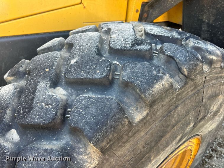 image for item DV1766 2004 Komatsu WA250-5 wheel loader