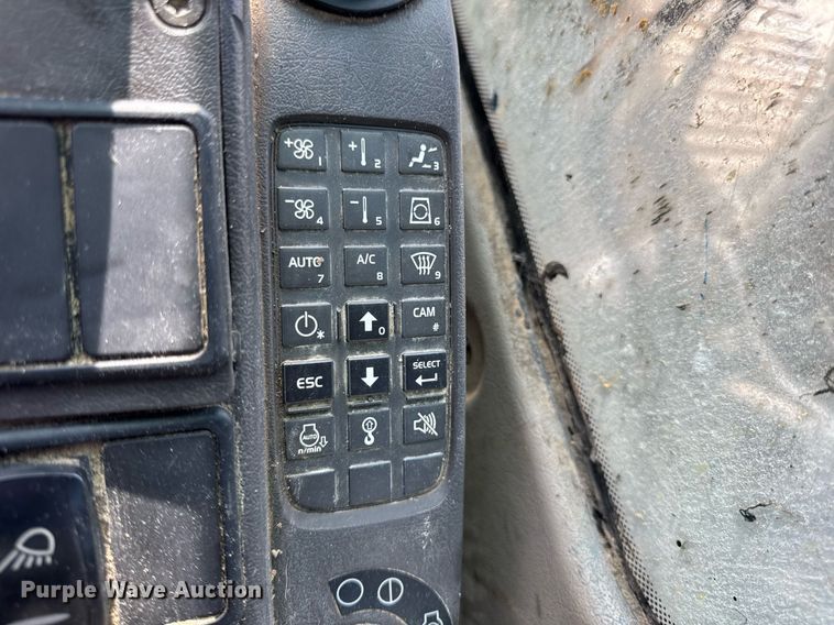 image for item DW3374 2008 Volvo EC210C L excavator