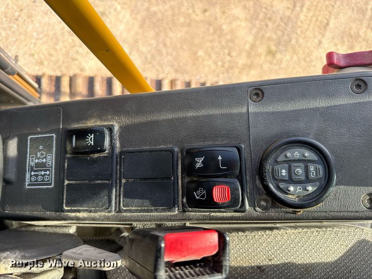 image for item DW3374 2008 Volvo EC210C L excavator