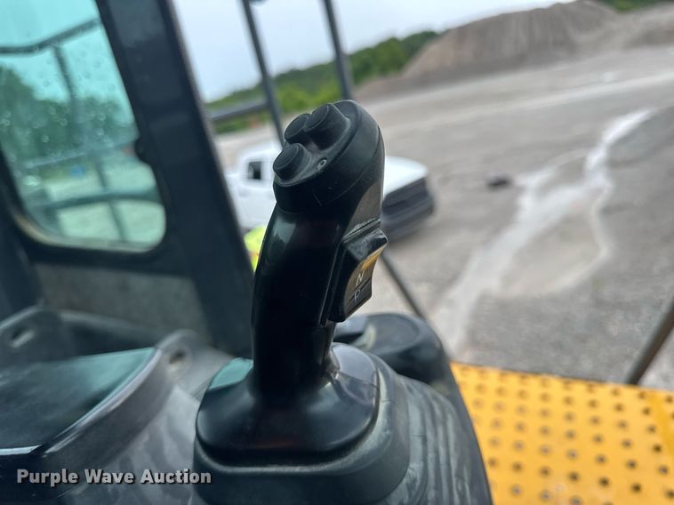 image for item DW3387 2015 John Deere 844K-II wheel loader