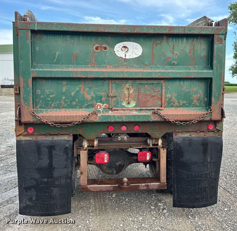 image for item DW3388 1979 International 1824 dump truck