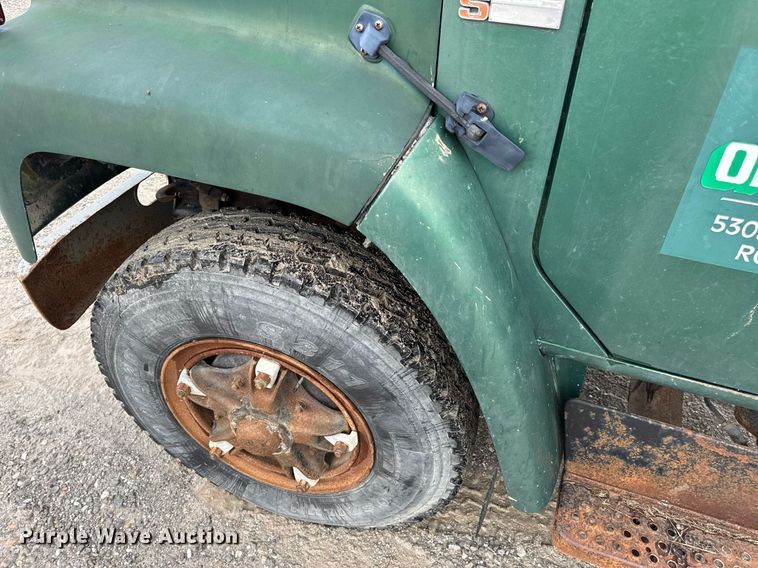 image for item DW3388 1979 International 1824 dump truck