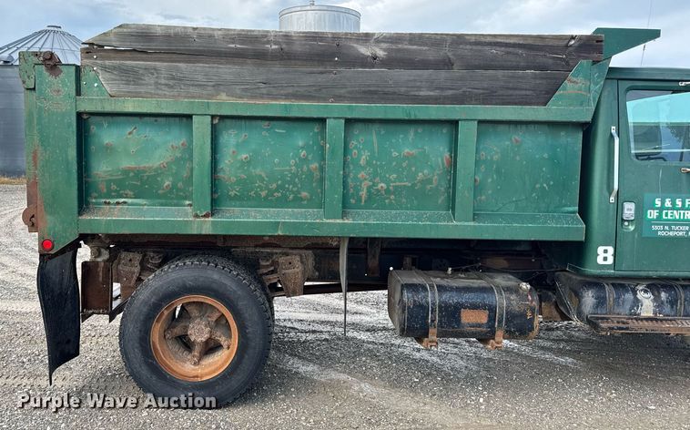 image for item DW3388 1979 International 1824 dump truck
