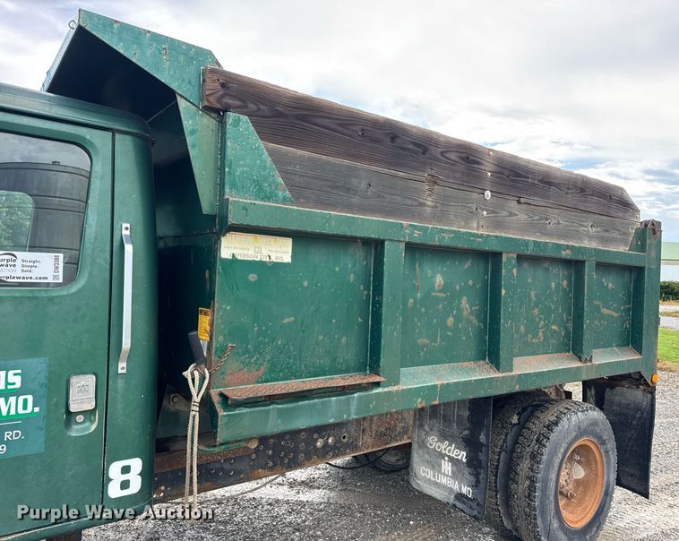 image for item DW3388 1979 International 1824 dump truck