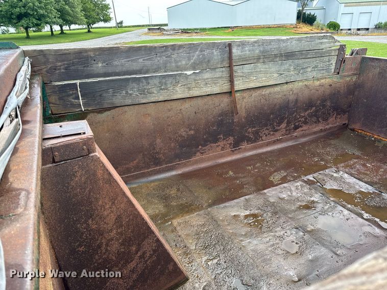 image for item DW3388 1979 International 1824 dump truck