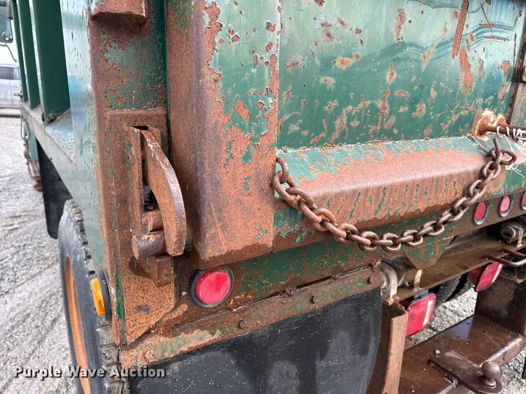 image for item DW3388 1979 International 1824 dump truck