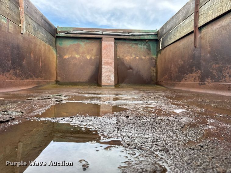 image for item DW3388 1979 International 1824 dump truck