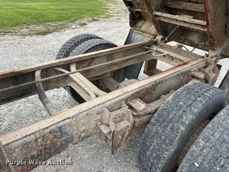 image for item DW3388 1979 International 1824 dump truck