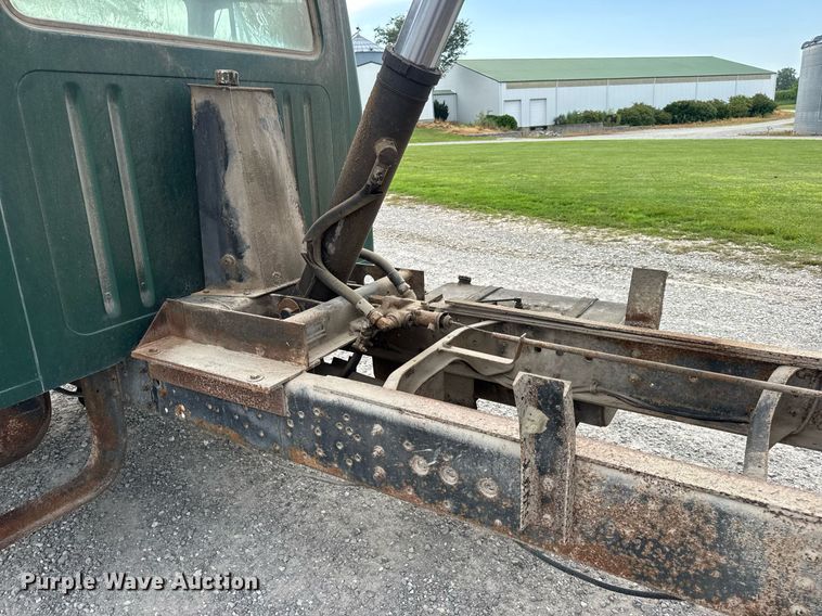 image for item DW3388 1979 International 1824 dump truck