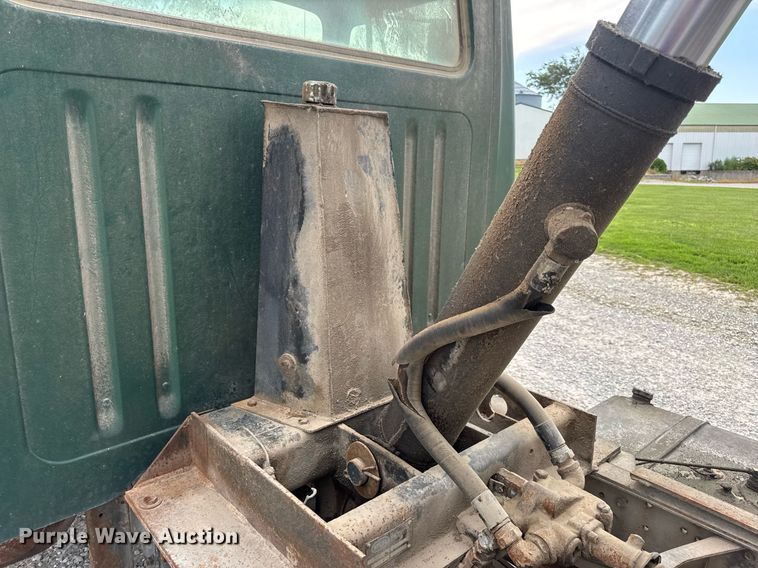 image for item DW3388 1979 International 1824 dump truck