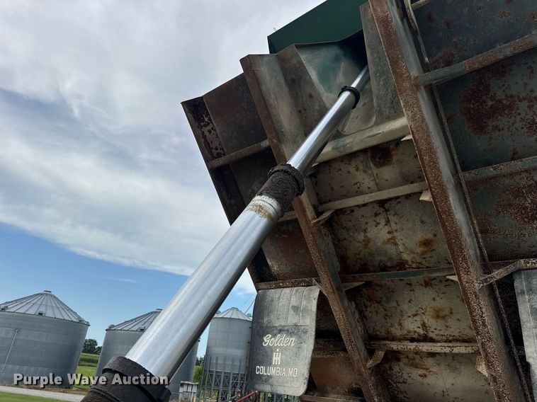 image for item DW3388 1979 International 1824 dump truck