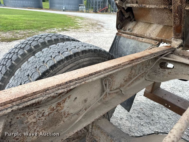 image for item DW3388 1979 International 1824 dump truck