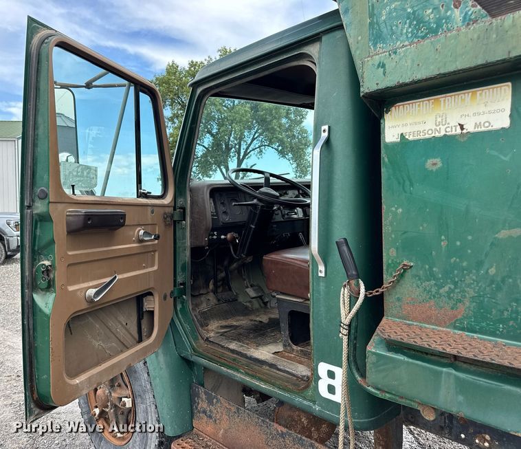 image for item DW3388 1979 International 1824 dump truck