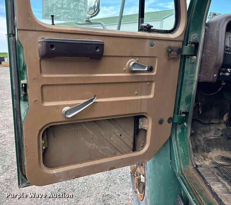 image for item DW3388 1979 International 1824 dump truck