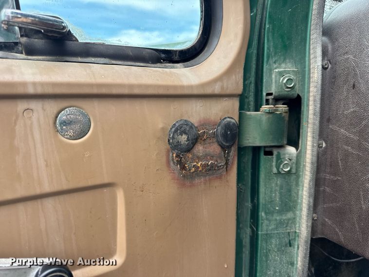 image for item DW3388 1979 International 1824 dump truck